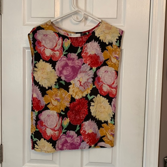 lessone une Tops - 100% Silk floral tank top